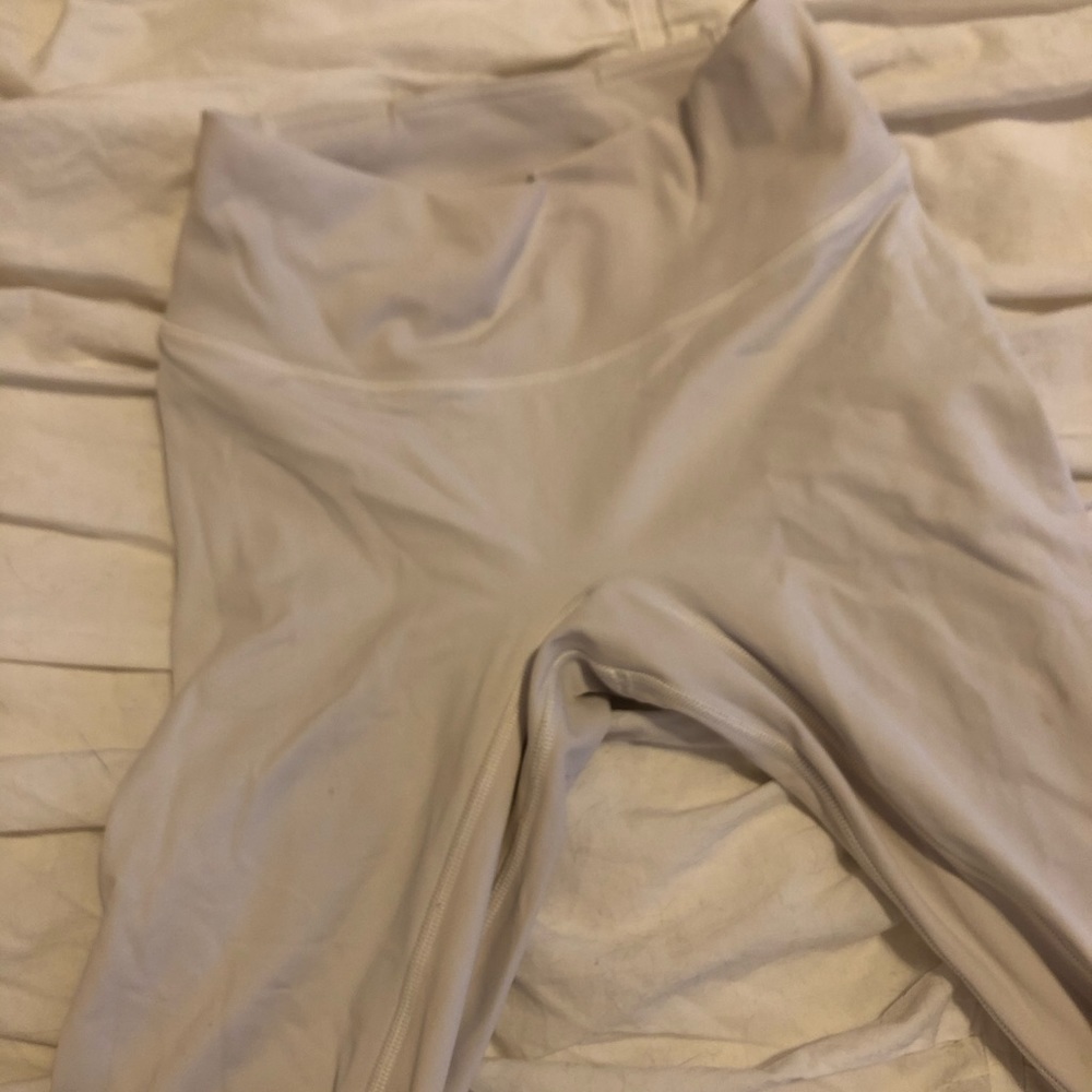 White lululemon leggings
